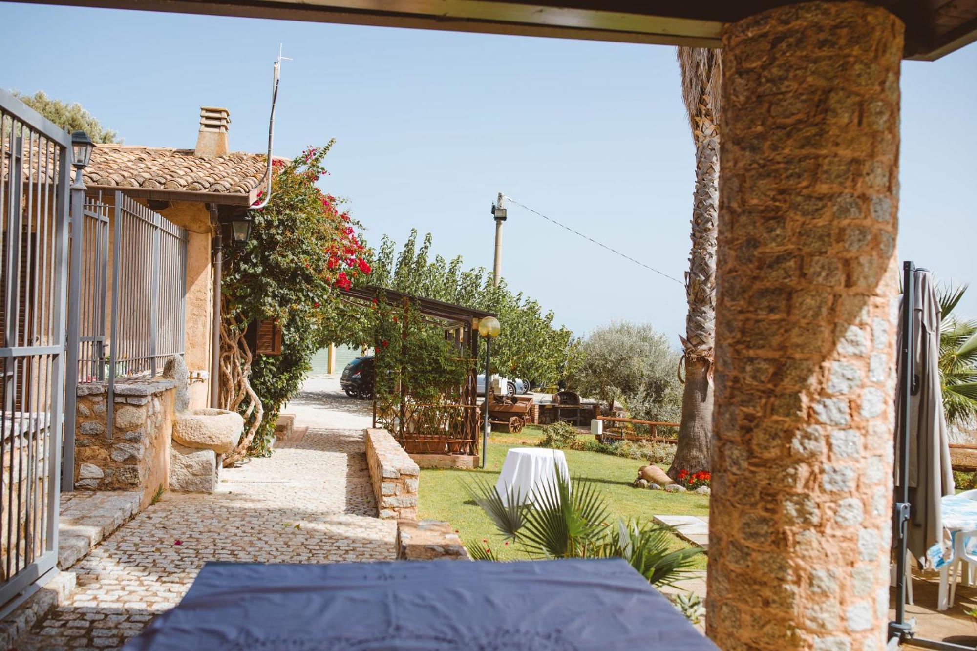 Calami - Villa Romeo - Private Apartments With Pool, Seaview & Olive Grove Santa Caterina Dello Ionio Marina Екстериор снимка